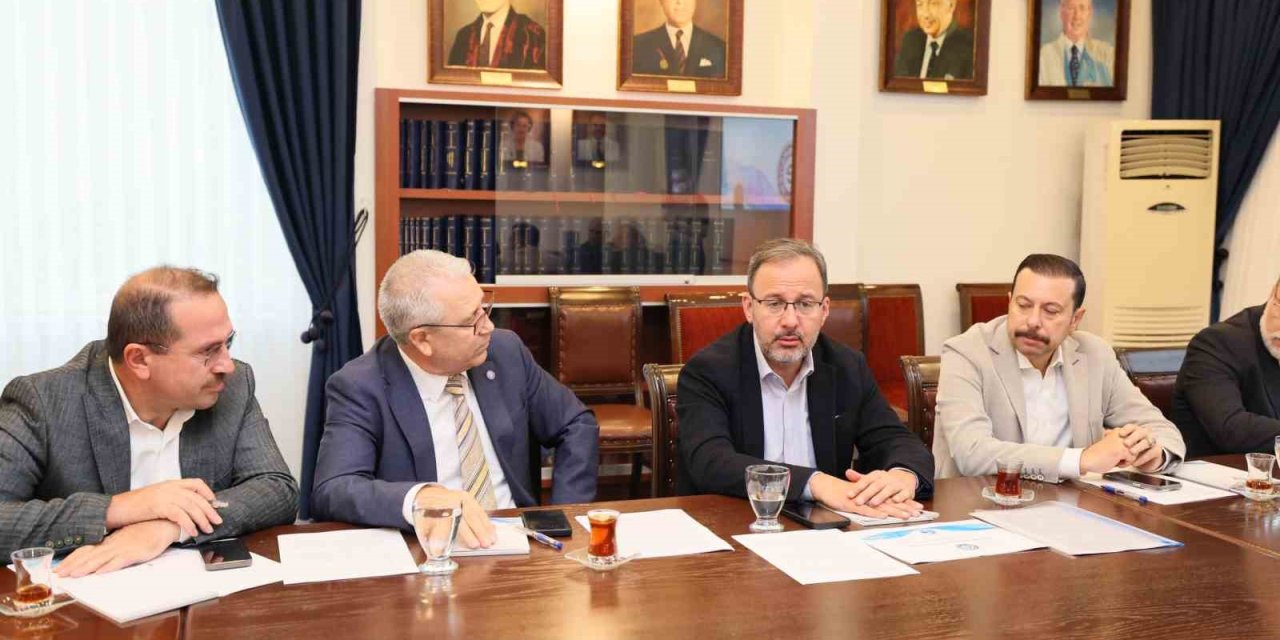 AK Partili Kasapoğlu, İzmir Körfezi ile ilgili akademik toplantıya katıldı