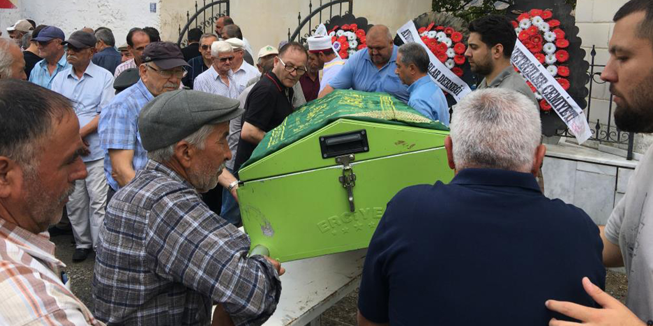 Gazeteci Deniz’in babası toprağa verildi