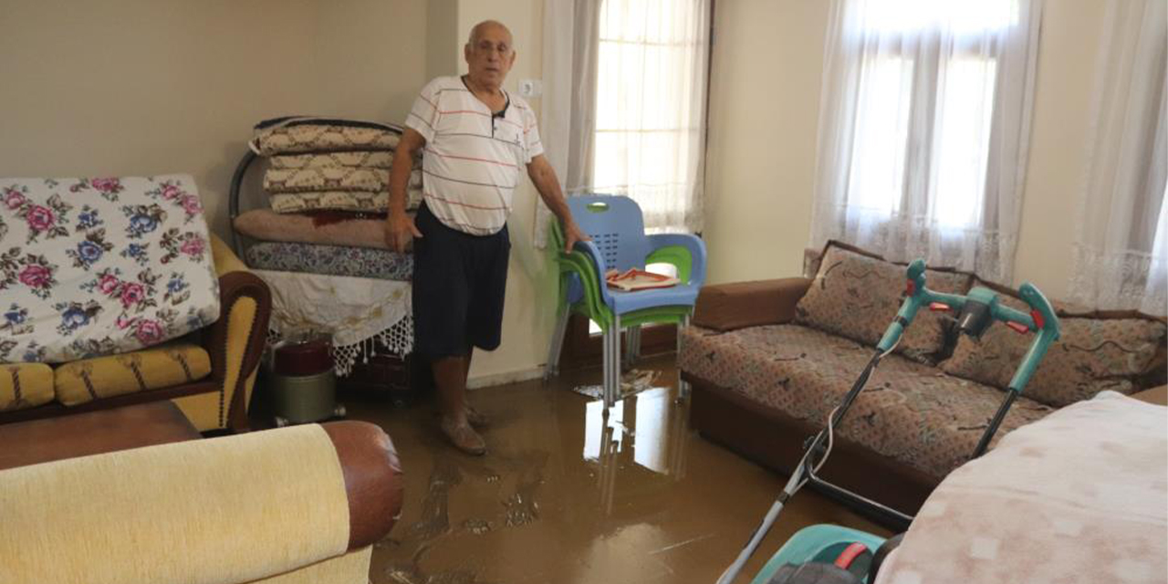 Ev ve iş yerlerini su bastı, tekneler sele kapıldı