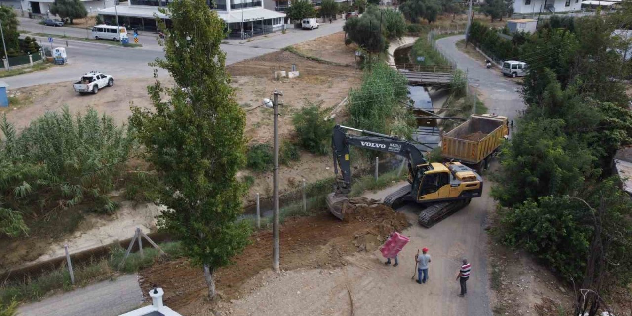 Nazilli Belediyesi yol çalışmalarına devam ediyor