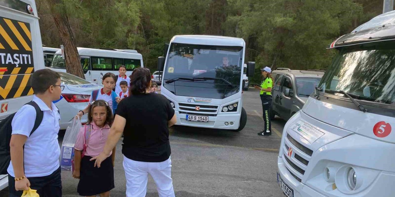 Okullar açıldı, okul servislerinde denetimler aralıksız devam ediyor