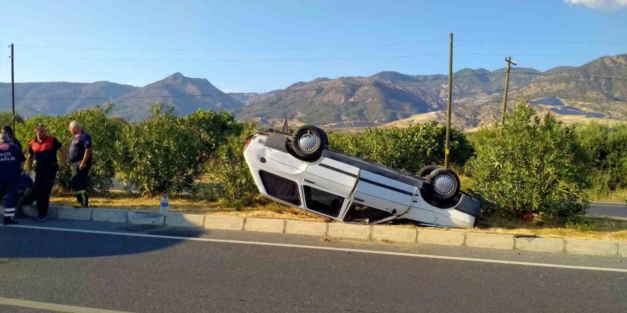 Takla atarak ters dönen otomobilden burunları kanamadan çıktılar