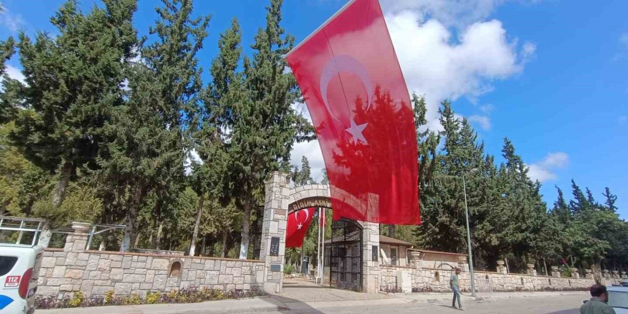 İsrail’in katlettiği Ayşenur’un cenaze töreni için mezarlıkta hazırlıklar tamamlandı