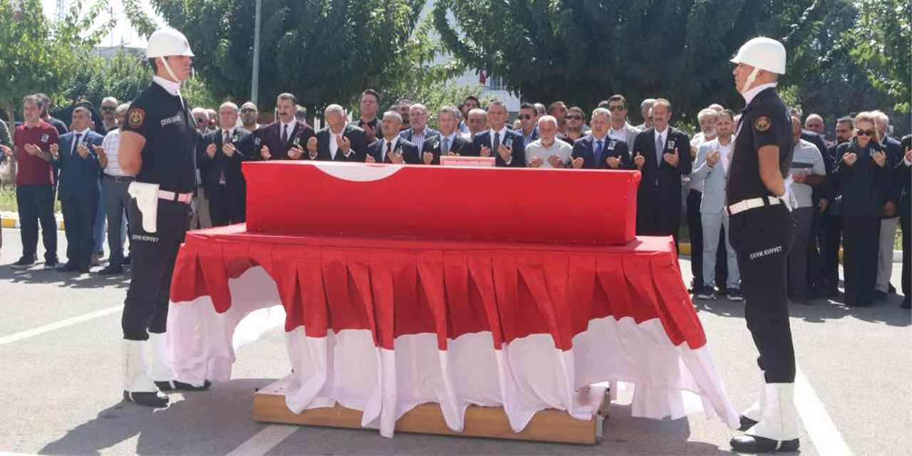 Batı Şeria’da İsrailli askerlerin öldürdüğü Ayşenur için İzmir’de tören