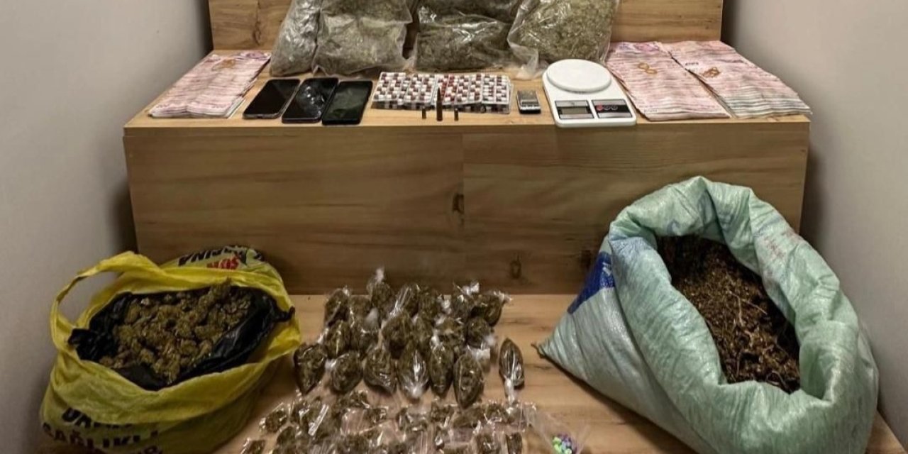 İzmir’de uyuşturucu satıcılarının zulasına operasyon: 2 tutuklama