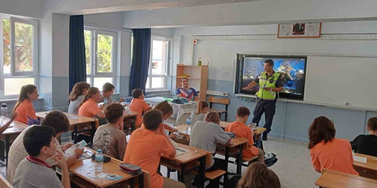 Jandarma ekipleri öğrencilere eğitim verdi