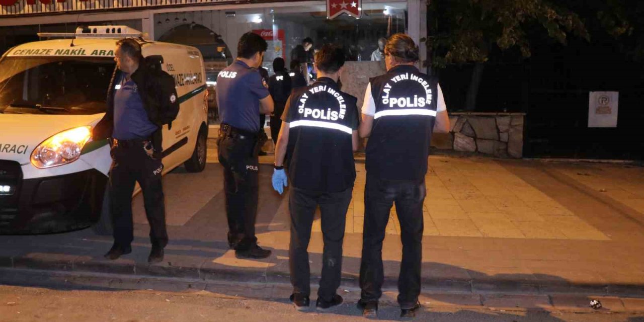 Restoranda silahlı ve bıçaklı kavga: 1 ölü, 2  yaralı