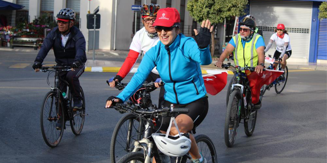 Hem sağlık için hem Aydın’ı tanımak için pedal çeviriyorlar