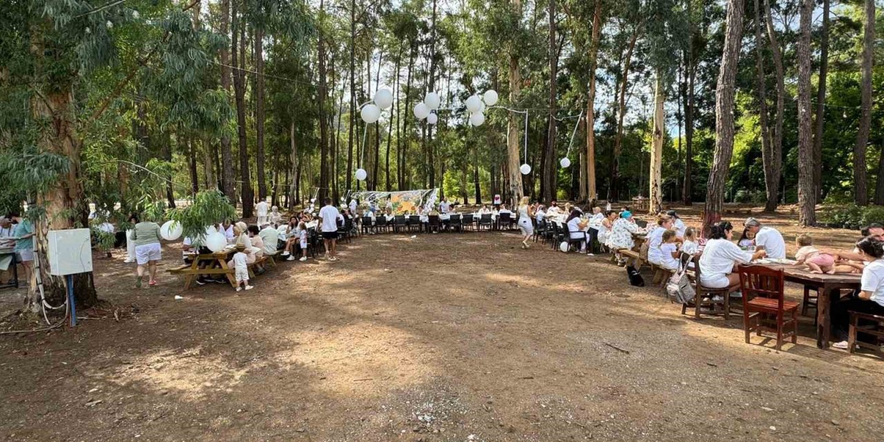 Kreş öğrencileri Tıbbi Bitkiler Koleksiyon Bahçesi’nde buluştu
