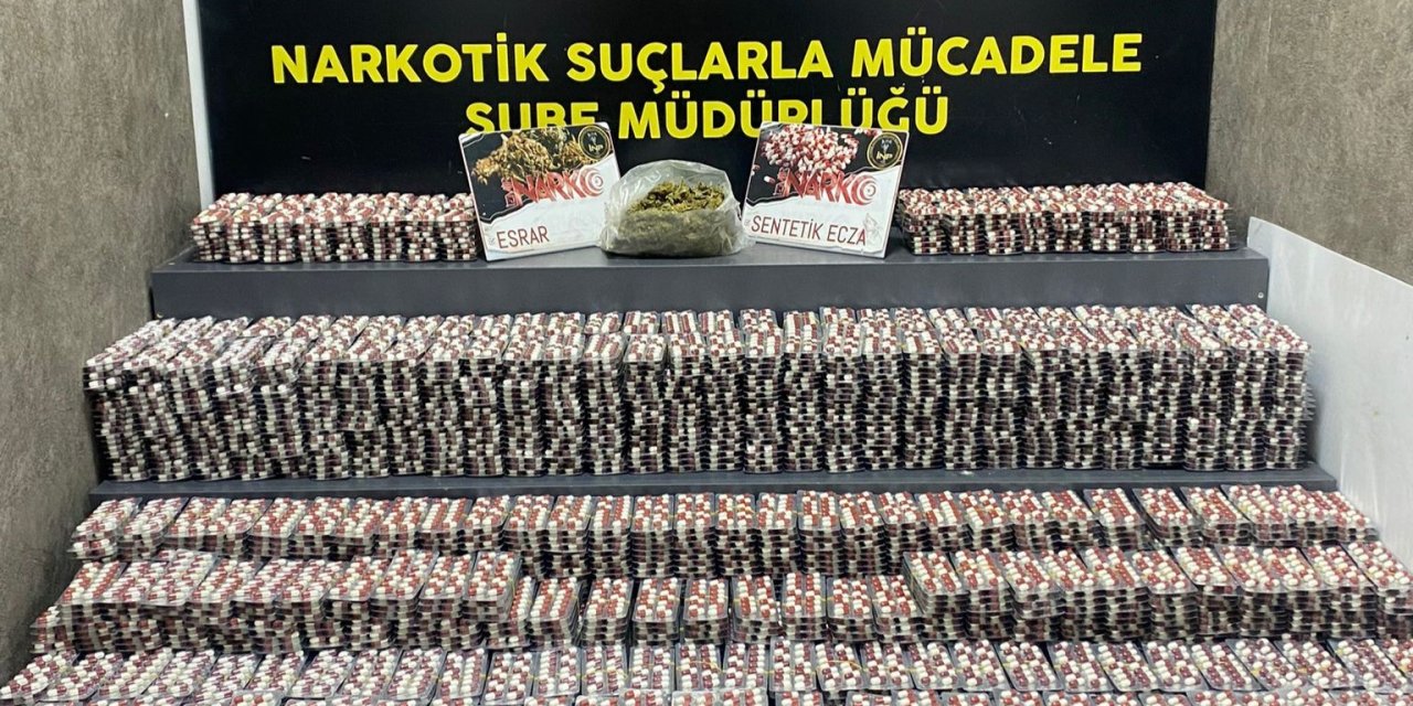 İzmir’de bir adreste 55 bin uyuşturucu nitelikli hap ele geçirildi