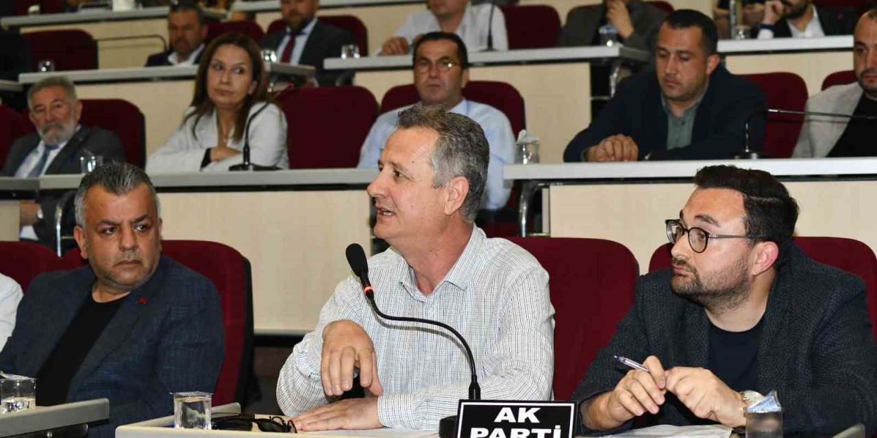 Çiğli Belediyesinde çözümsüzlük ve çalışan krizi: Çöpler sokakta kaldı