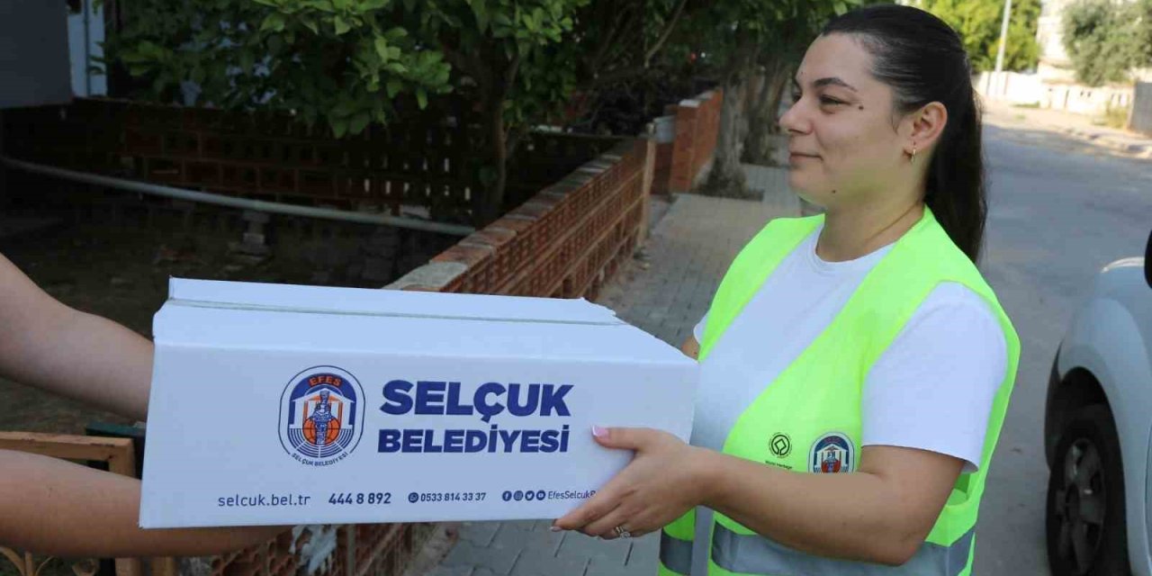 Selçuk’ta çocukların beslenme çantalarına destek