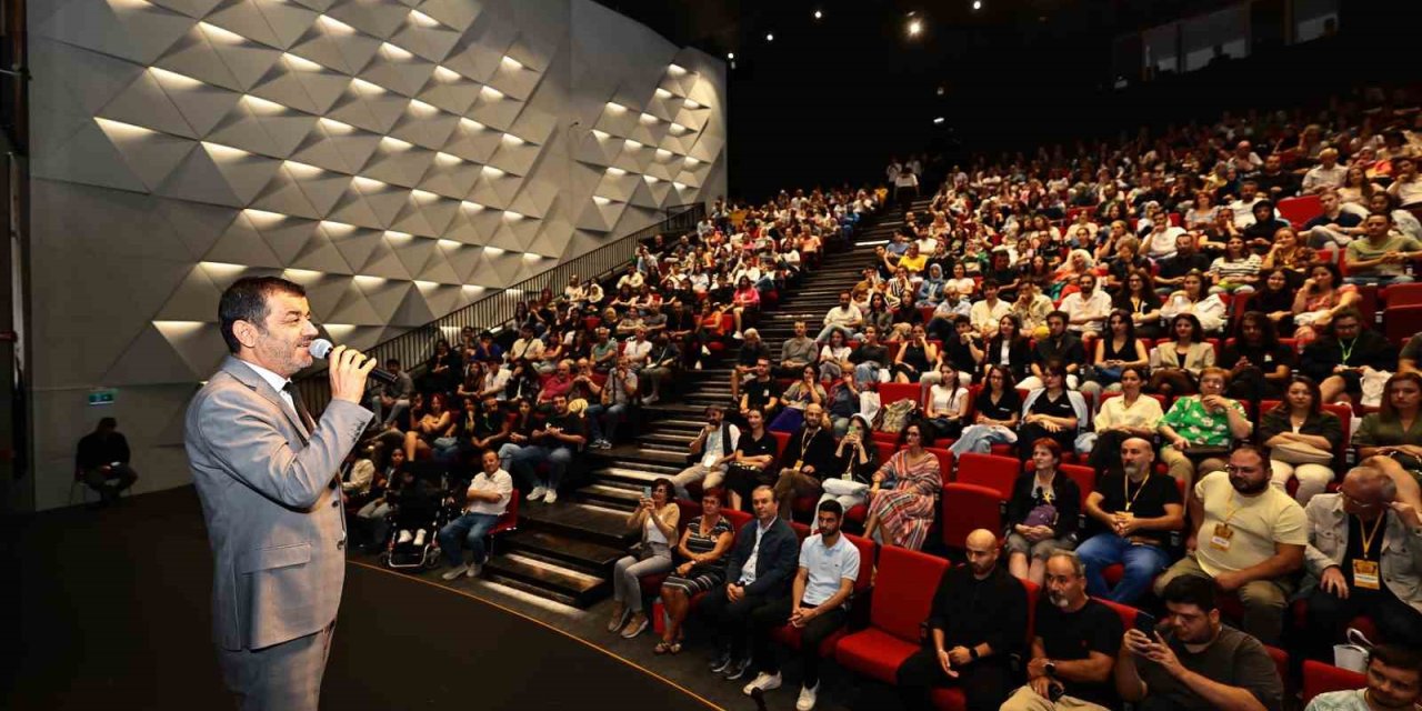 36. Uluslararası Tiyatro Festivalinde “Söz veriyorum” ile perdeler açıldı