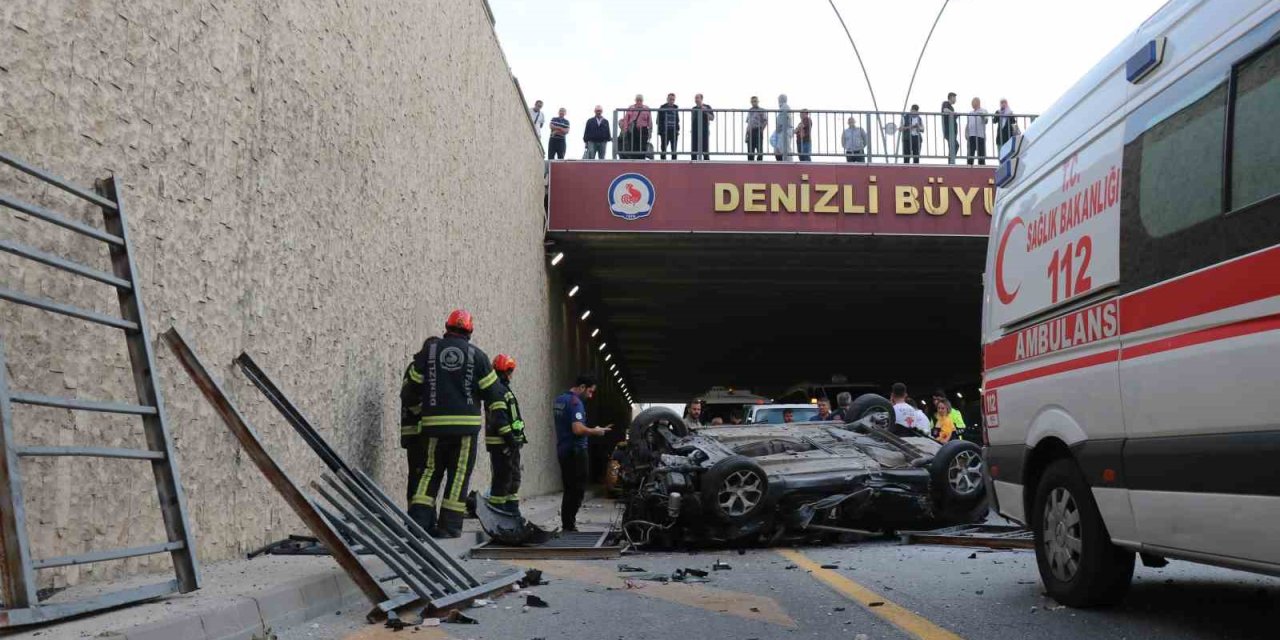Köprülü kavşakta kaza yapan otomobil 5 metreden aşağıya ters düştü: 1 ölü, 2 ağır yaralı