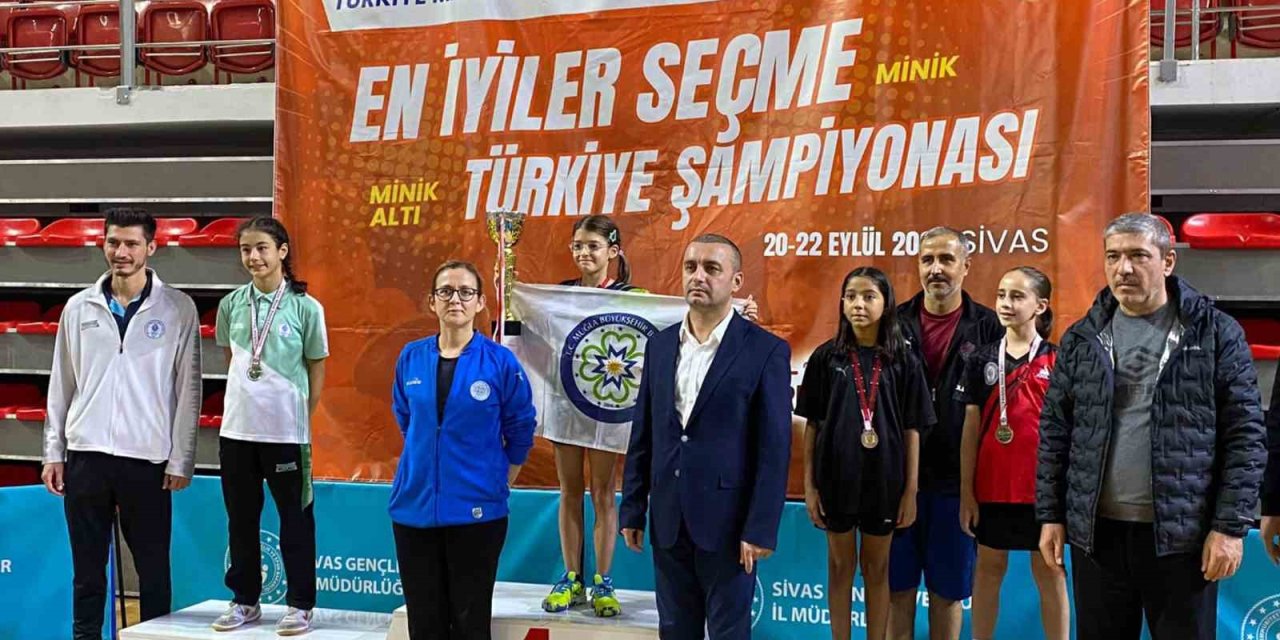 Muğla Büyükşehir sporcusu masa tenisinde Türkiye şampiyonu oldu