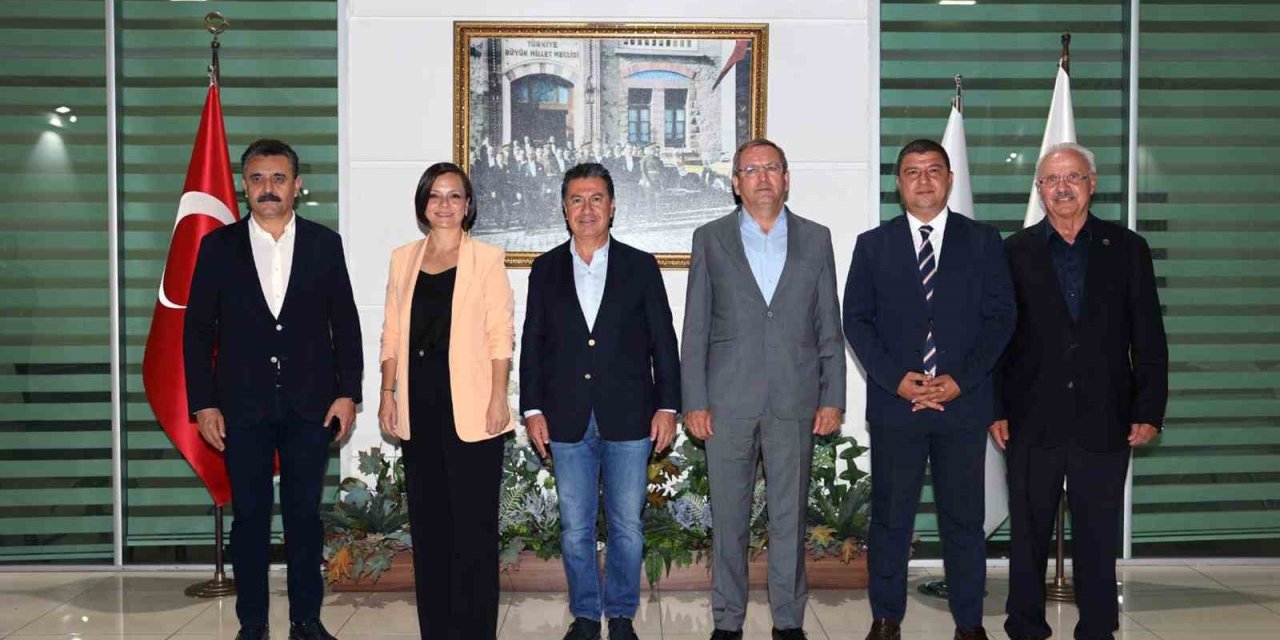 Kıyı Ege Belediyeler Birliği Encümeni İzmir’de toplandı