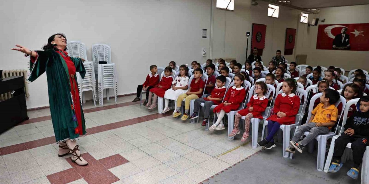 Denizli’de Tiyatro Festivali’nde ÇGHB oyuncuları tiyatroseverlerle buluştu