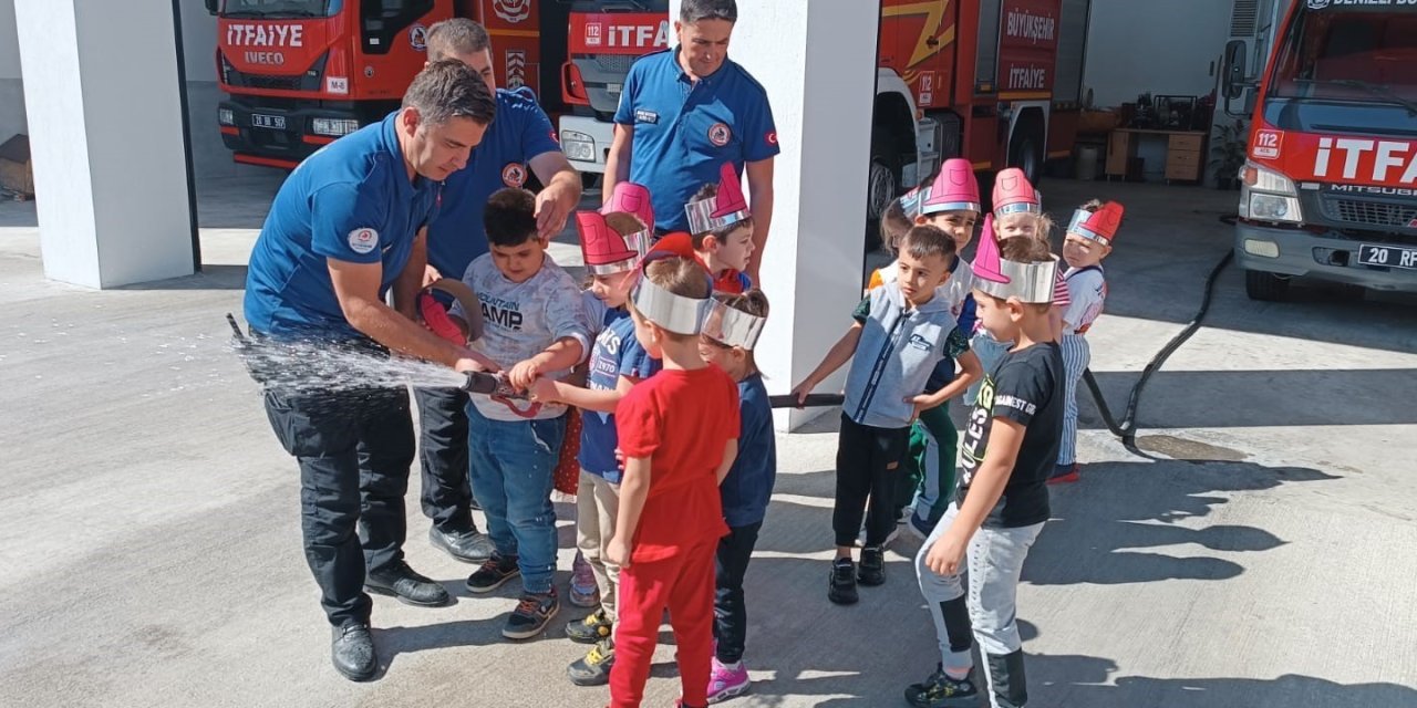 Minikler itfaiye eri oldu