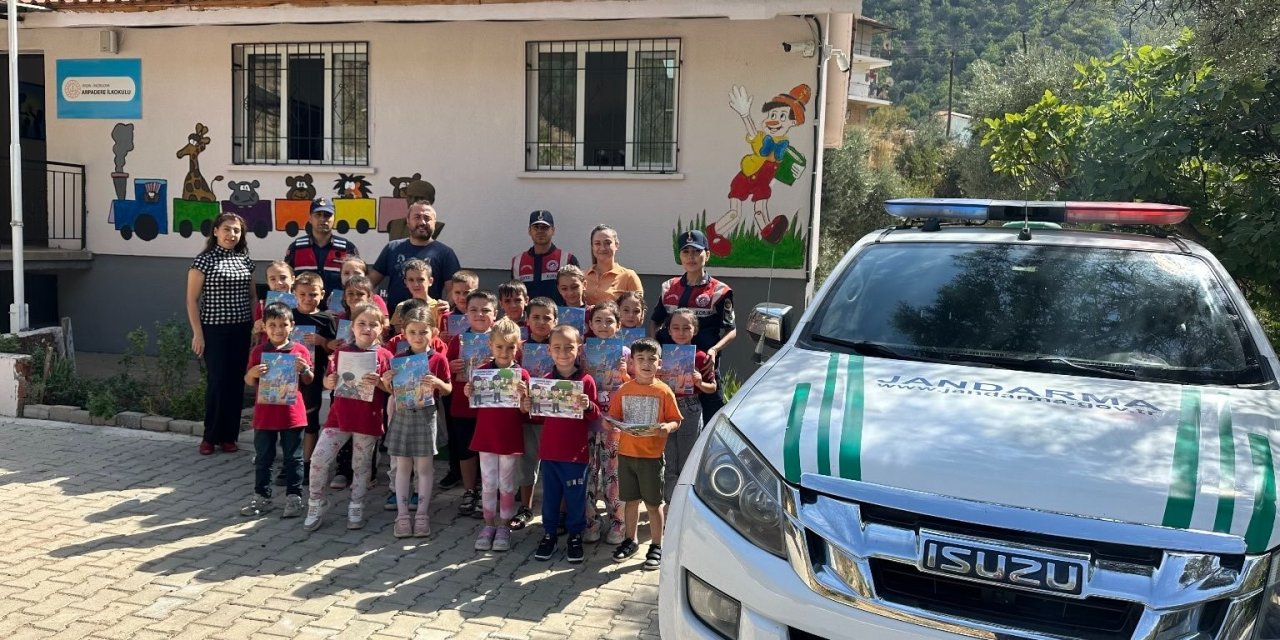 Aydın’da jandarma ekipleri öğrencileri bilgilendirdi