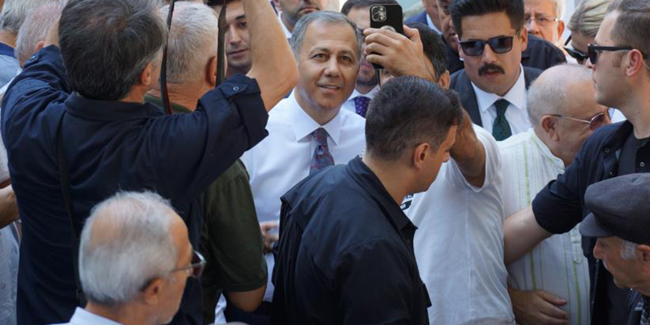 Bakan Yerlikaya’ya Aydın’da vatandaşlardan yoğun ilgi