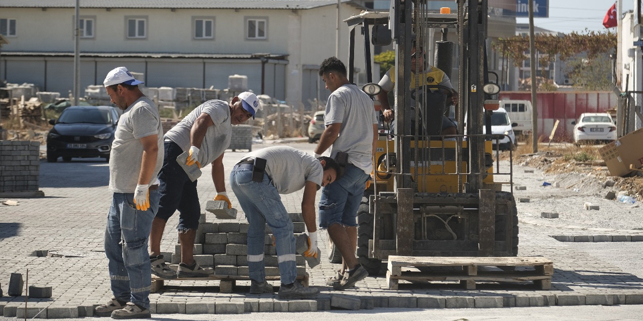75.Yıl Sanayi Sitesinde yol yapım çalışmaları devam ediyor