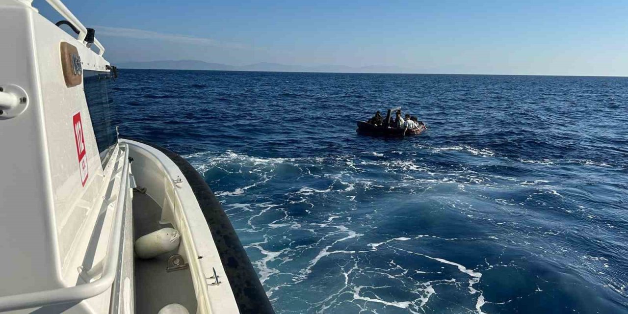 Yunanistan’ın geri ittiği 23 düzensiz göçmen kurtarıldı
