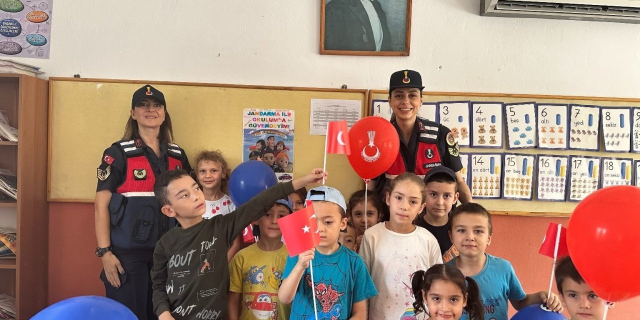 Jandarma ekipleri öğrencileri bilgilendirdi