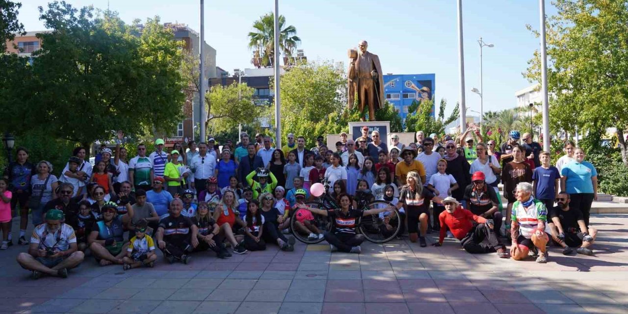 Ortaca’daki 5. Askıda Bisiklet Şenliği’nde 30 çocuğa bisiklet hediye edildi