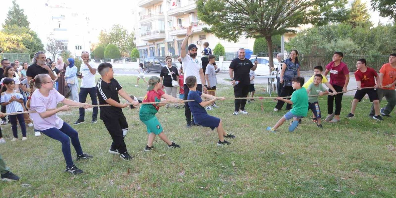 Bayraklı’da çocuklar şenlikte buluştu