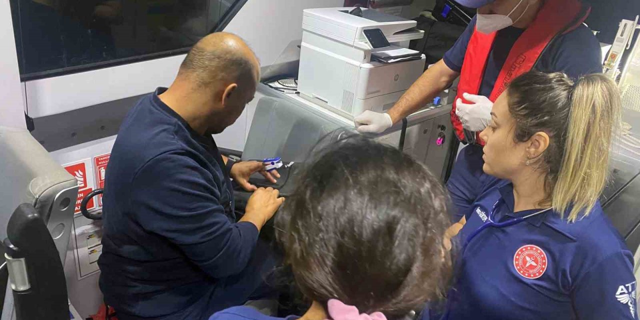 Ticari yatta yaralanan vatandaşa tıbbi tahliye