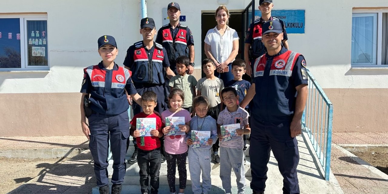 Yenipazar’da jandarma ekipleri tarafından öğrenciler bilgilendirildi