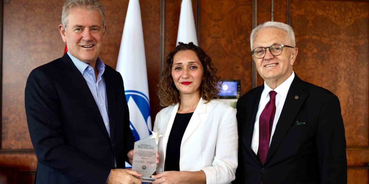 İzmir Ticaret Odasında 100 bininci üye gururu