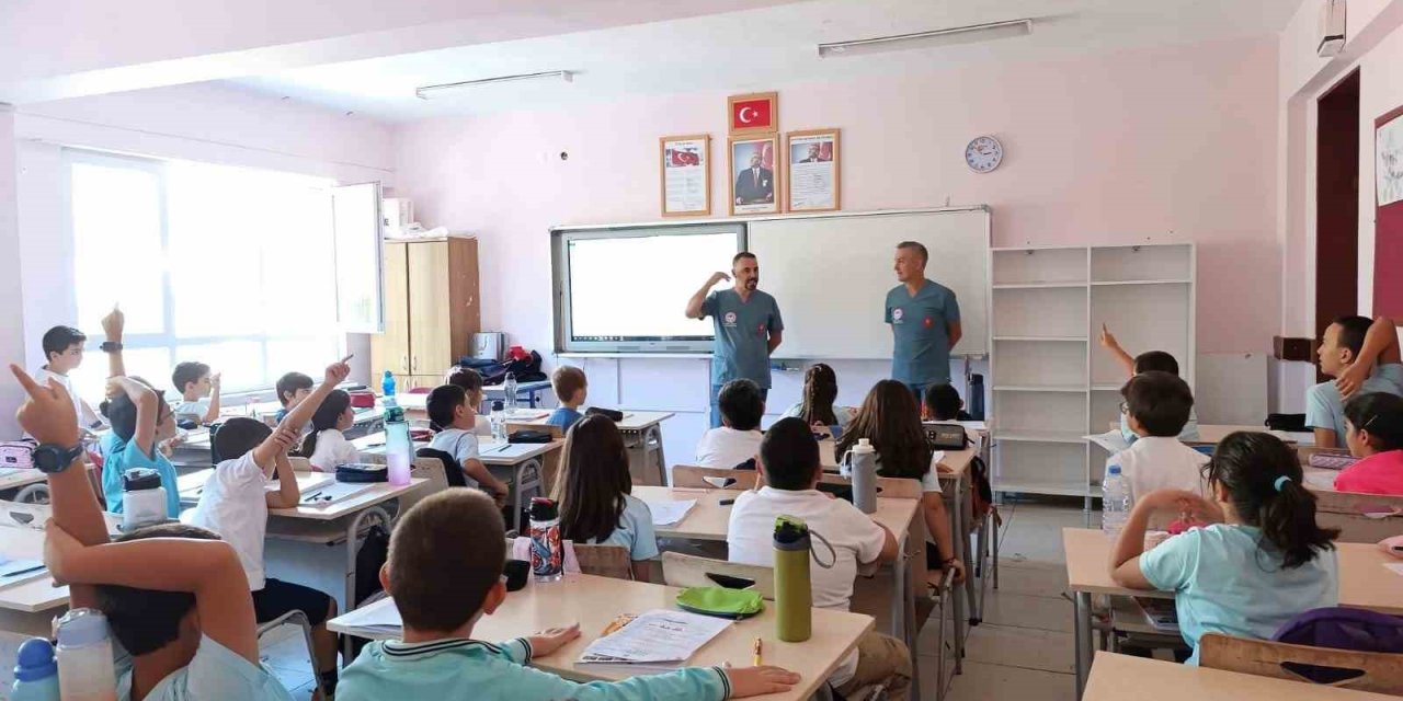 Sökeli öğrenciler hayvan hakları konusunda bilgilendirildi