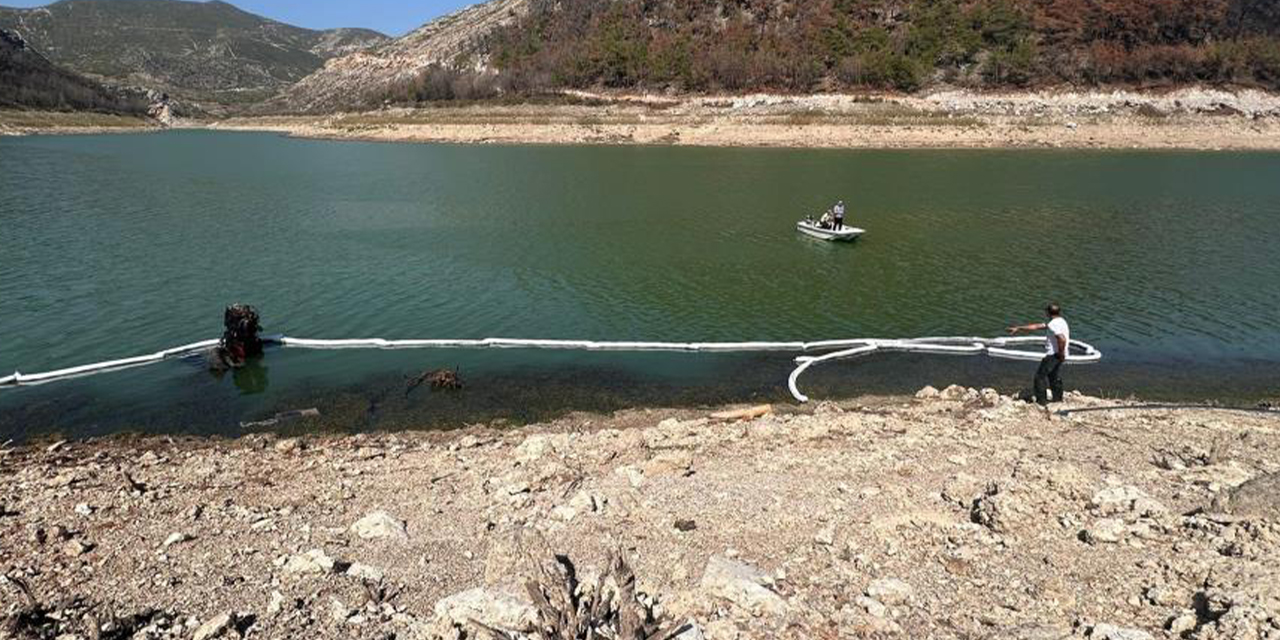 Traktör baraja devrildi, altında kalan sürücü öldü
