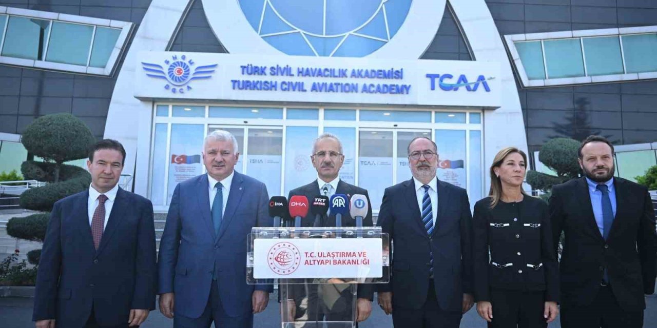 Bakan Uraloğlu’ndan İzmir’e 4 yeni iç hat müjdesi