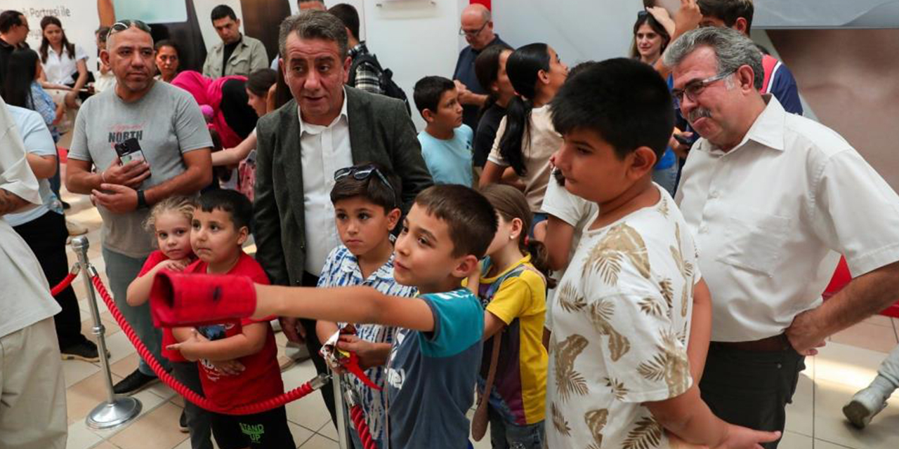 Başkan Yetişkin, Efeler’in minik sanatçılarıyla buluştu