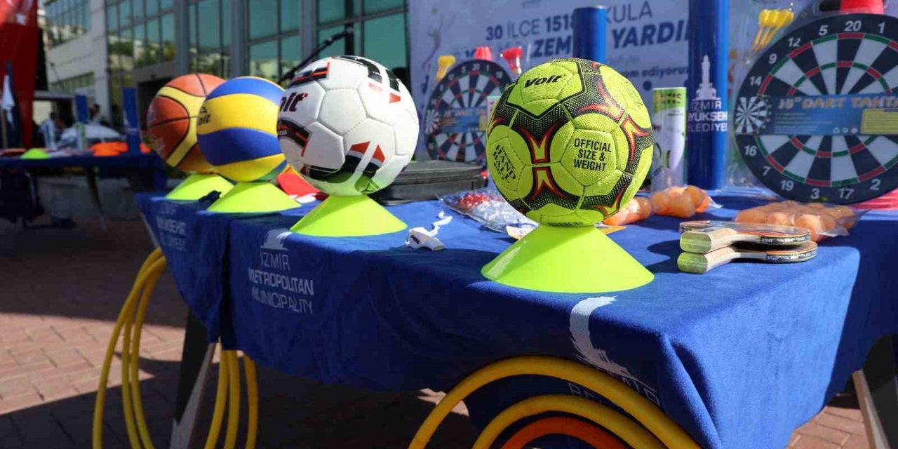İzmir Büyükşehir’den bin 518 okula 22.5 milyon TL’lik spor malzemesi desteği