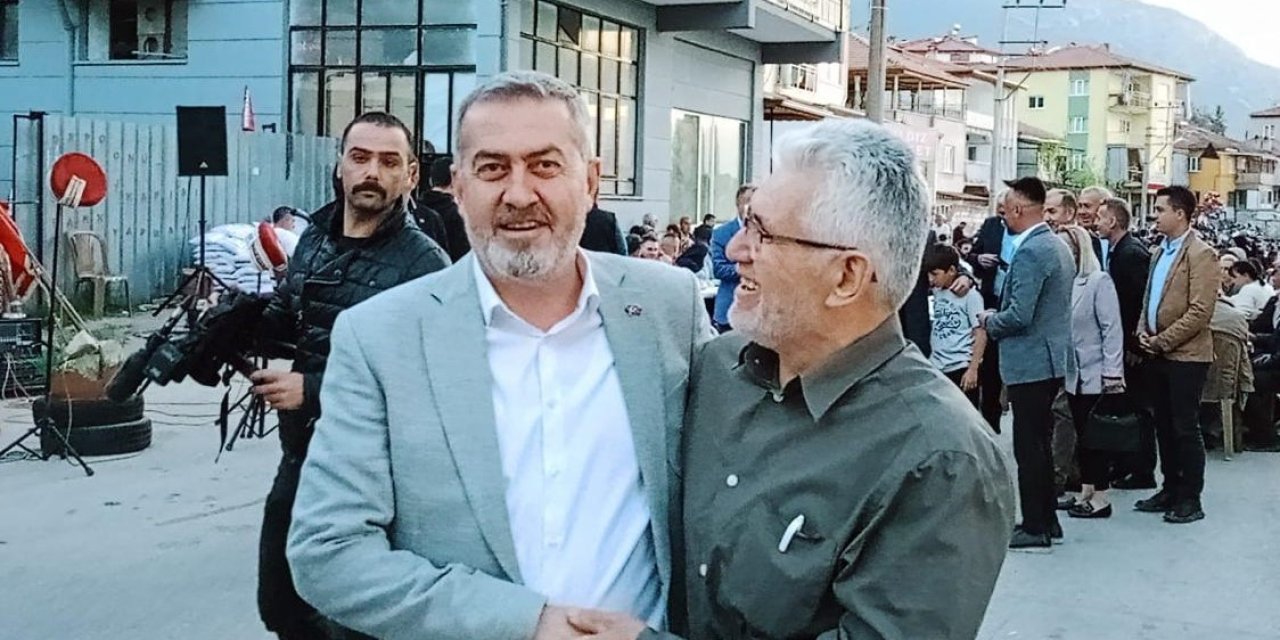 Özpek; “Pamukkale hizmet yerine istifa haberleri alıyor”