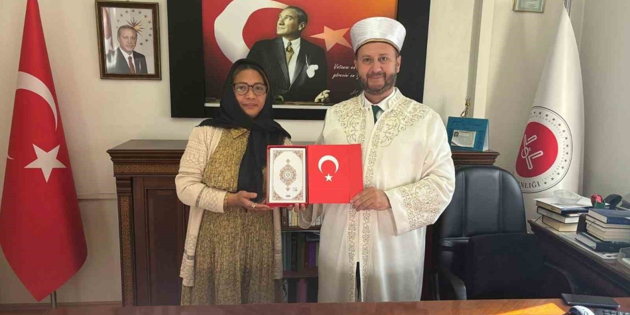 Filipinli kadın Müslüman oldu