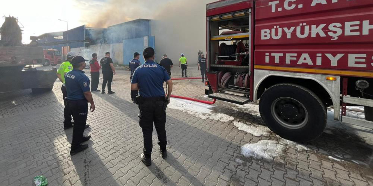 Nazilli’deki hurdacıda yangın: 2 kişi dumandan etkilendi