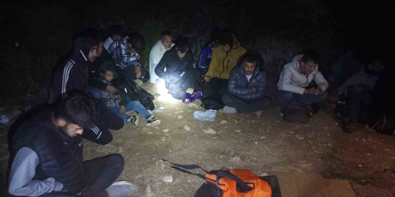 Makilik alana gizlenen 25 düzensiz göçmen yakalandı