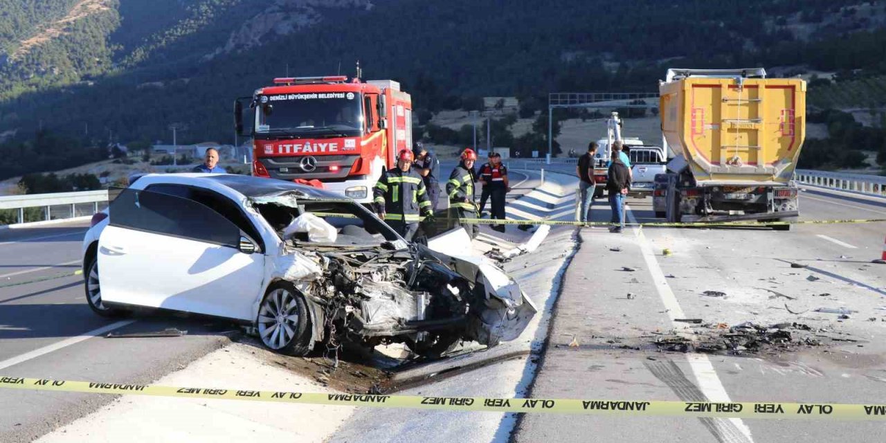 Hafriyat kamyonuna arkadan çarpan genç sürücü hayatını kaybetti