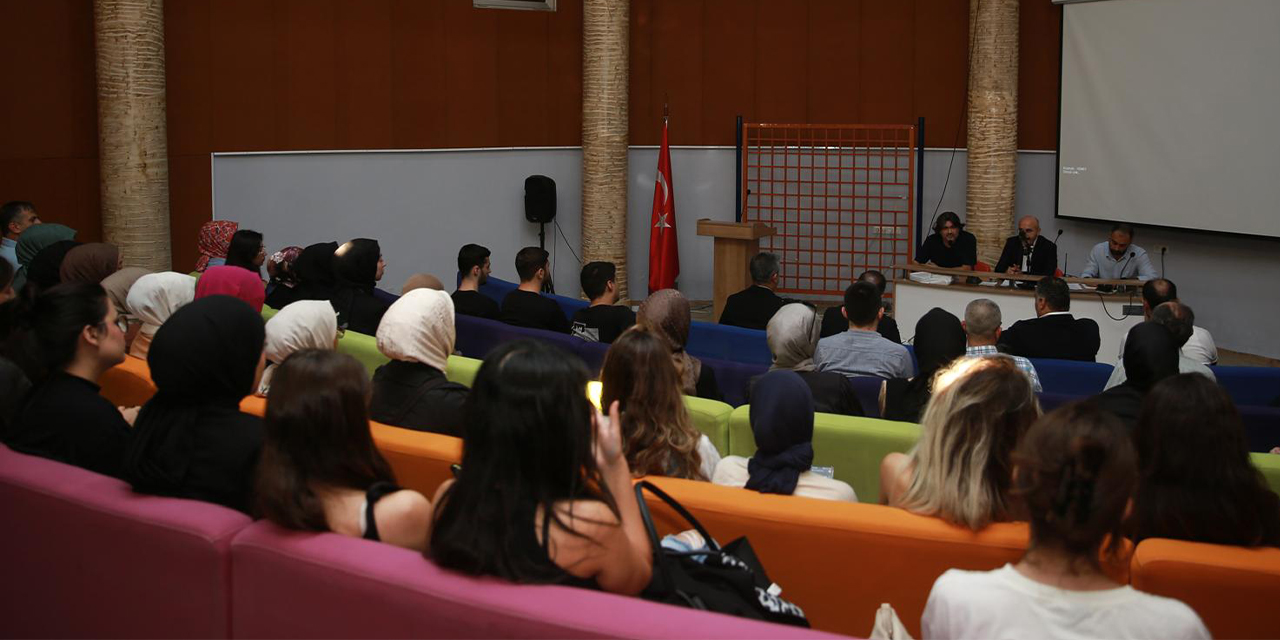 ADÜ’de  “İnsanlığın Sınavı Gazze” adlı panel düzenlendi
