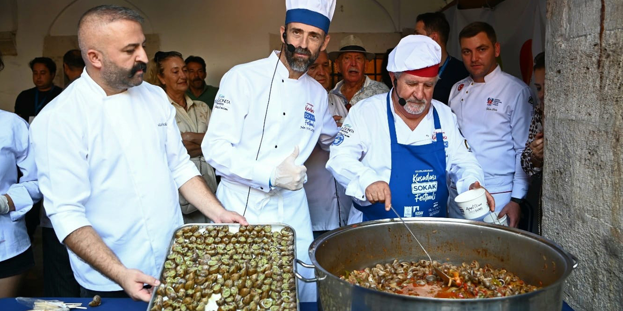 Kuşadası Sokak Festivali’nde Salyangoz Düellosu’nun kazananı dostluk oldu