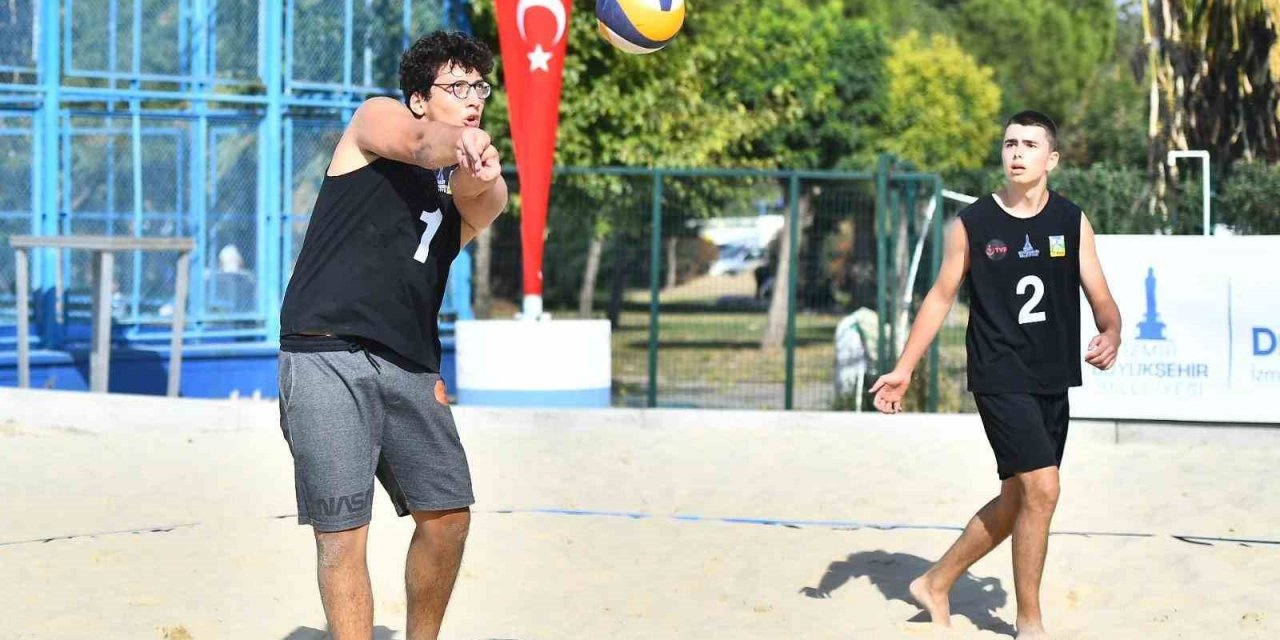Liseliler Plaj Voleybolu Şenliği coşkuyla sona erdi