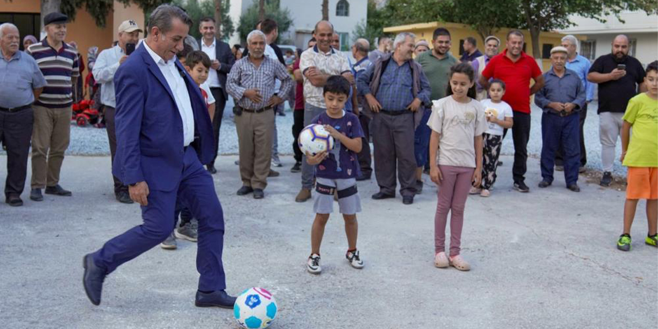Çocukların yüzü Başkan Yetişkin ile güldü