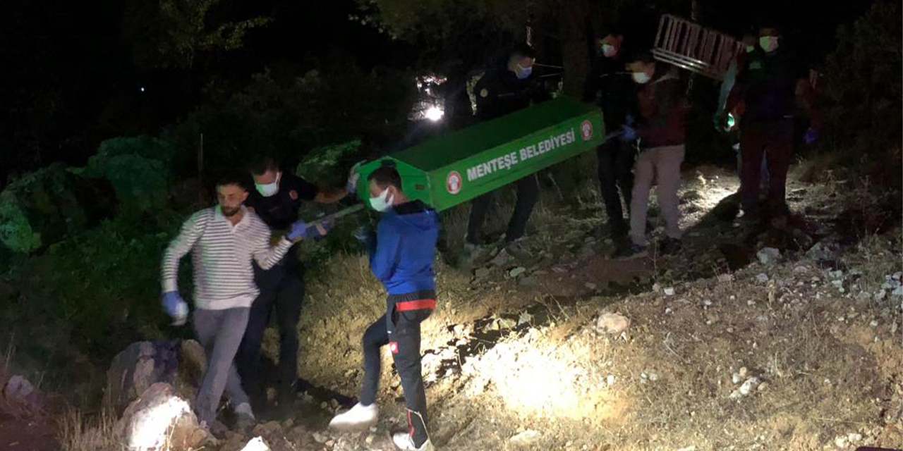 3 yıl önce oğlunu kaybetmişti, ağaca asılı halde bulundu