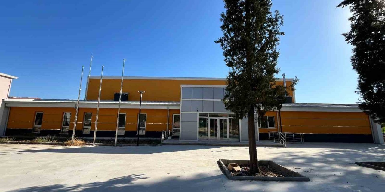 Çine’de gençlik merkezi ve yüzme havuzu gün sayıyor