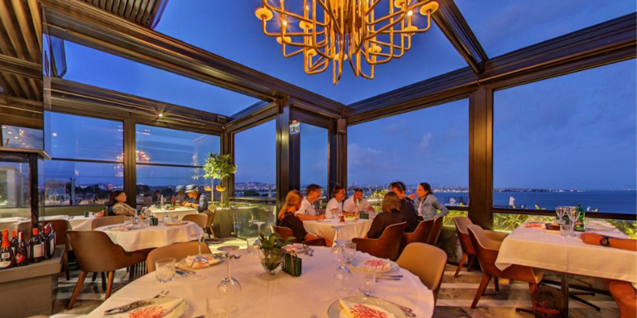 Sultanahmet’te unutulmaz bir deniz ürünleri deneyimi için Aya Fish Lounge