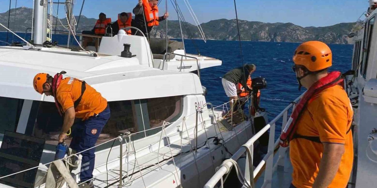 Su alan teknedeki su KIYEM ekiplerince tahliyesi yapıldı
